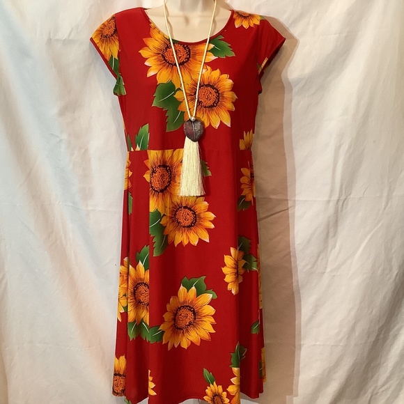 NWT beautiful Red/yellow sunflower short dress - Picture 3 of 9